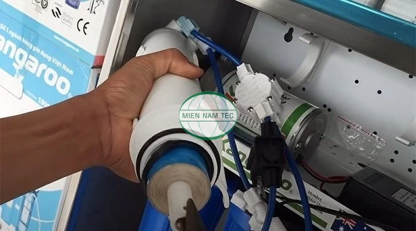 Cách thay màng lọc RO