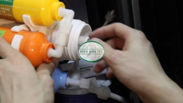 Vệ sinh màng lọc ro