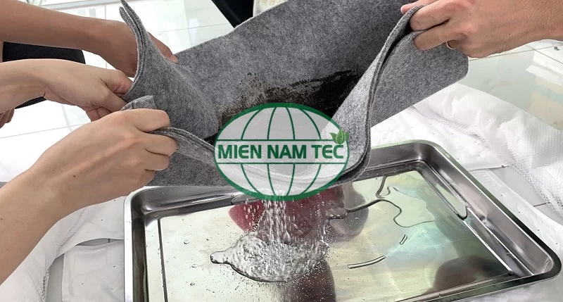 Đặc tính hấp thụ dầu và thấm nước, dầu được giữ lại và nước thấm qua túi