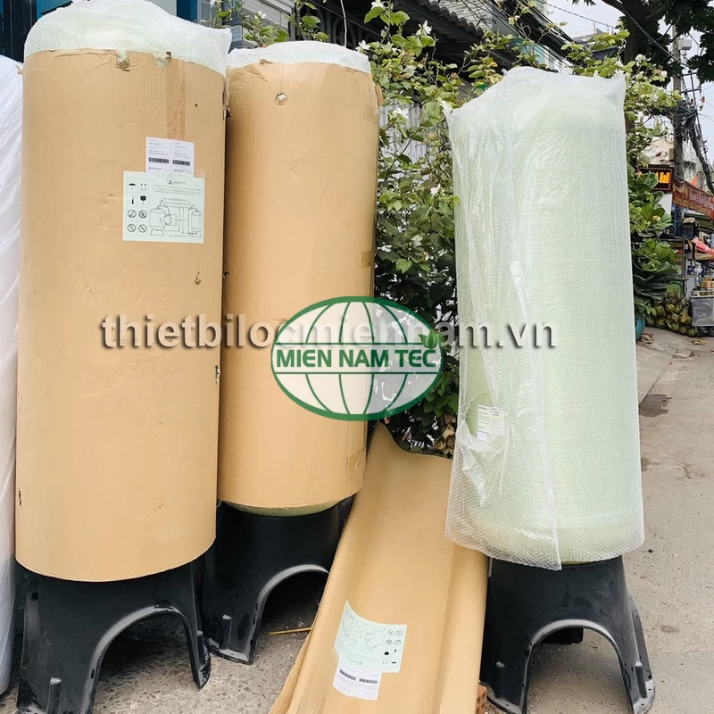 Bồn lọc composite FRP Pentair 2472 (Ø 600 x 2000 mm)
