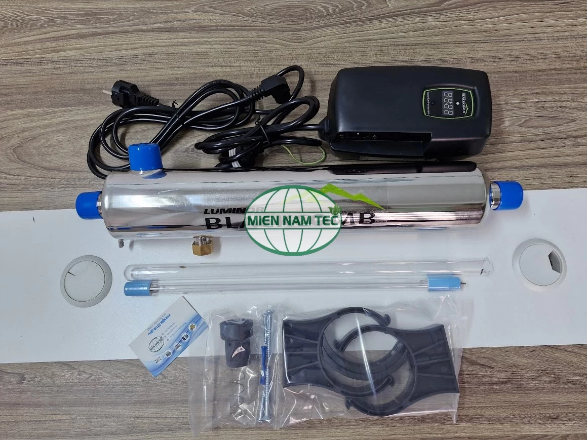 Bộ đèn UV LUMINOR LBH4-152 thuộc dòng sản phẩm BLACKCOMB-HO 4.1 giúp loại bỏ đến 99.99% vi khuẩn, virus