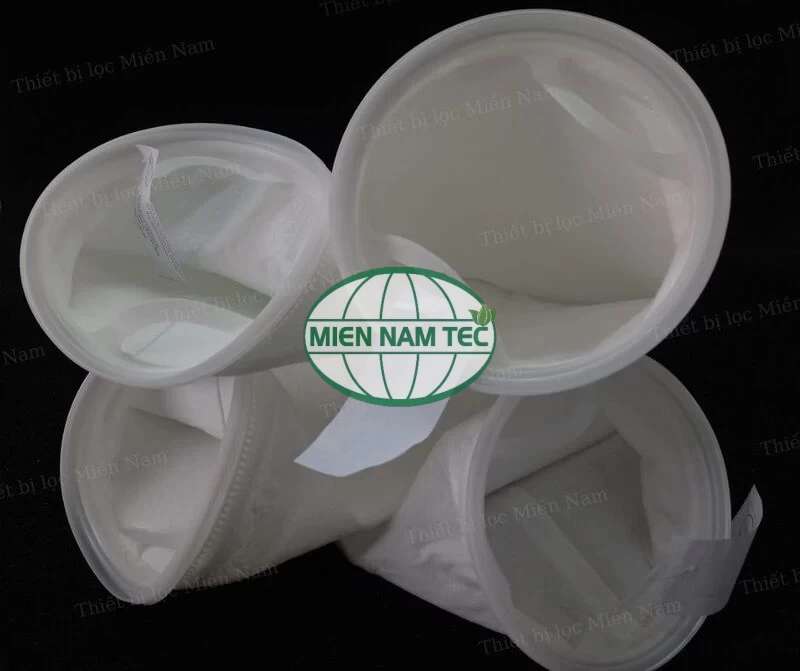Vải lọc nước giếng khoan được may thành túi lọc để nâng cao hiệu suất hoạt động